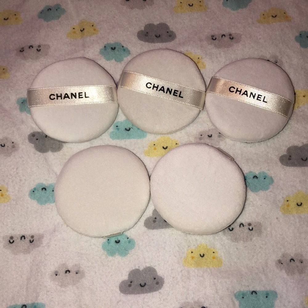 CHANEL Velour Puff - Picture 2 of 5